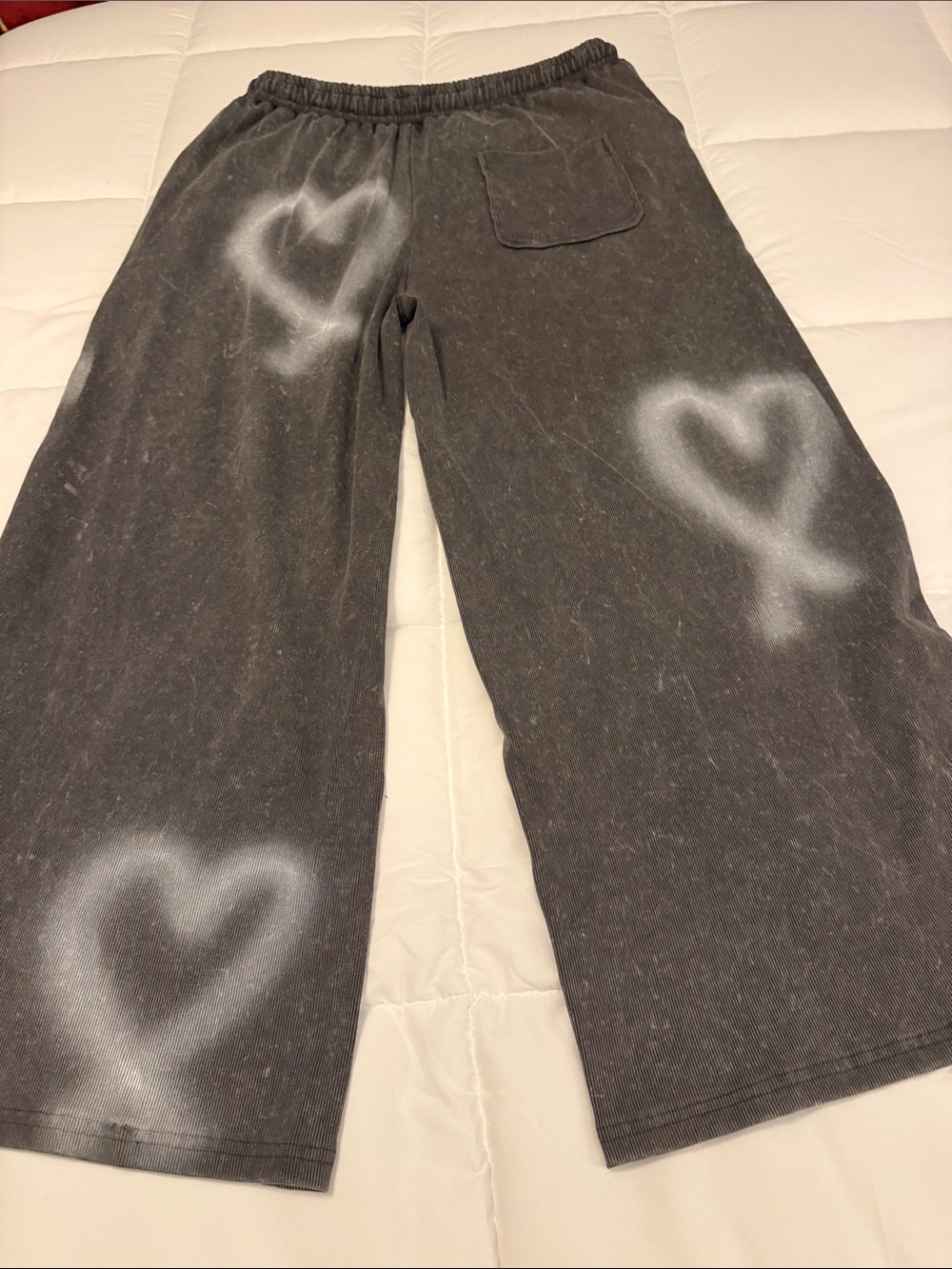 POL gray Wide-Leg Heart Spray-Print ribbed Sweatpants. NWT oversized Size L - Picture 4 of 6